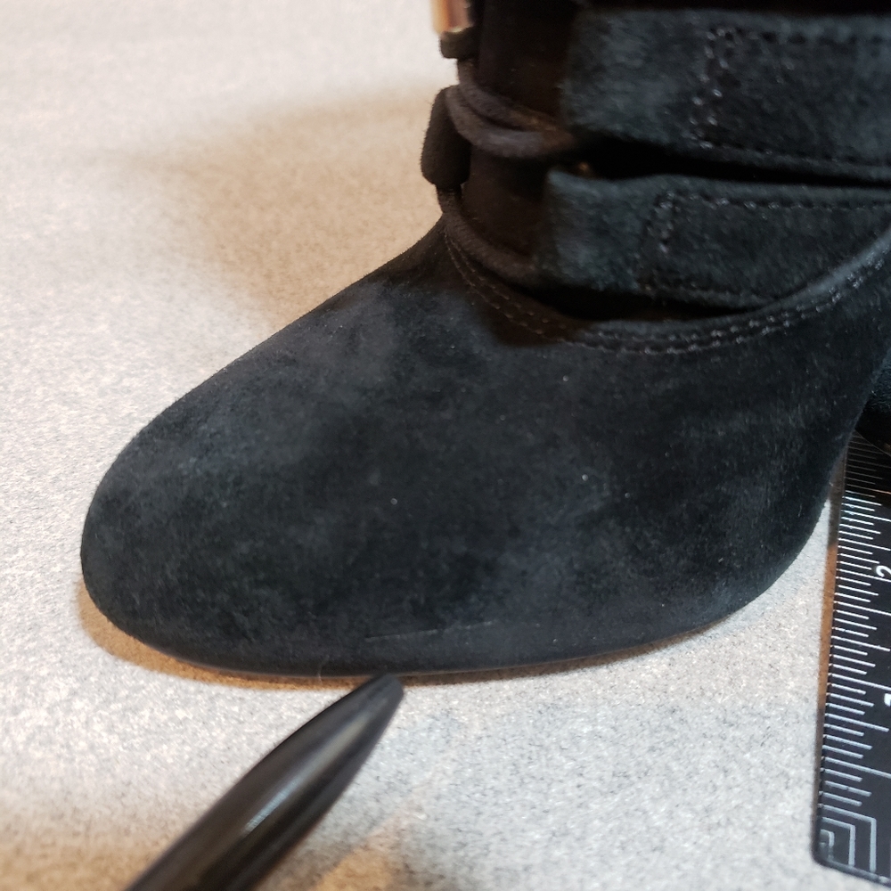 *size 4* BCBGeneration "BELININI stiletto bootie - Picture 12 of 12